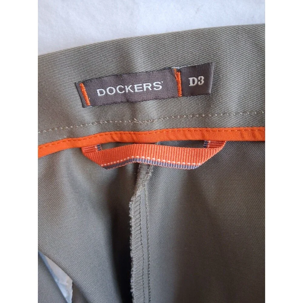 Dockers Men's Brown Pleated Twill Khaki Pants 36W Classic Fit Straight Leg